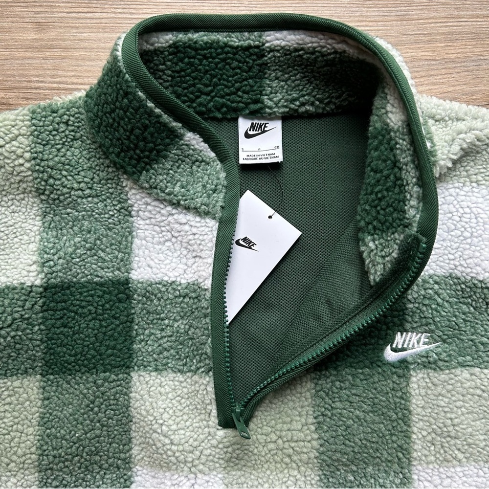 Nike | The Nike Club Men's Winterized Half-Zip in Green/White (Small) - Picture 2 of 13